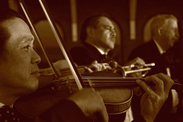 mariachis playing in los angeles